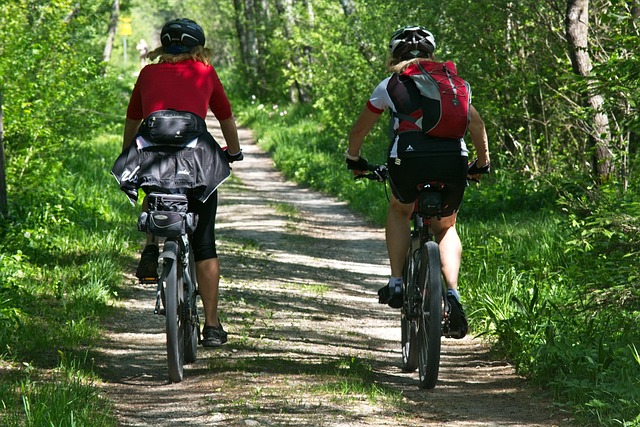 cyklisté v terénu
